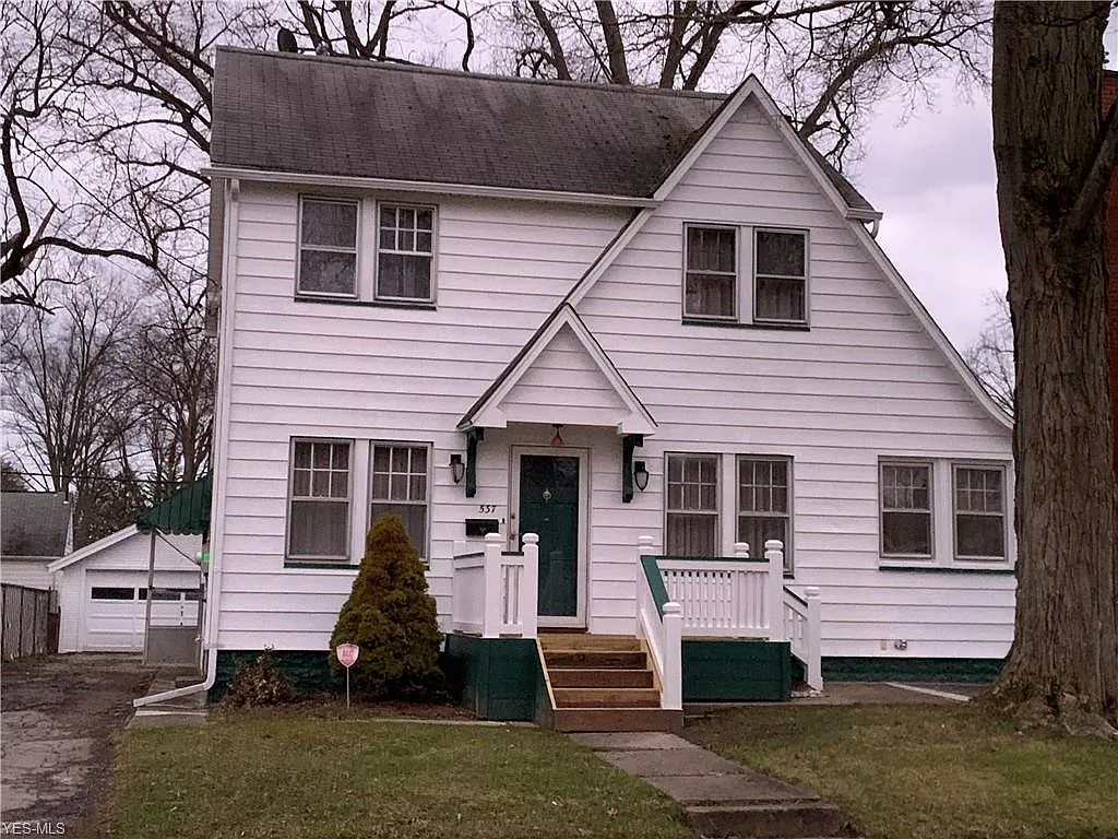 537 Hazelwood Ave SE photo 1