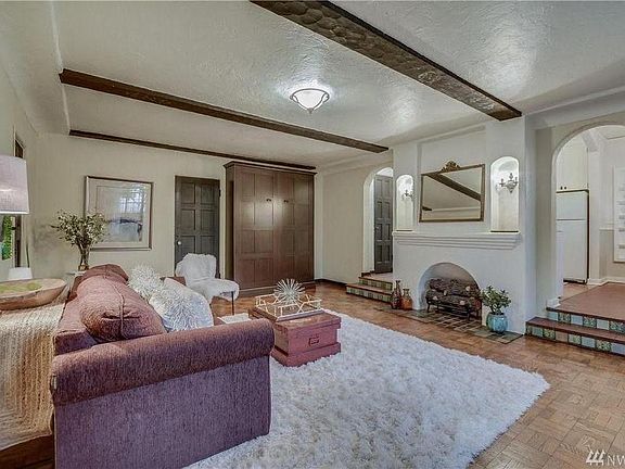 Studio living/bedroom