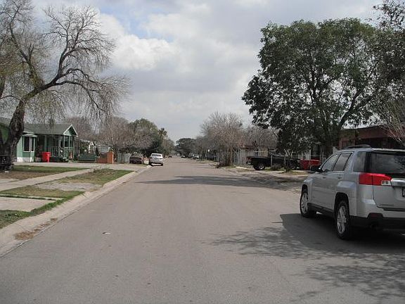 5th image of 318 W Avenue C