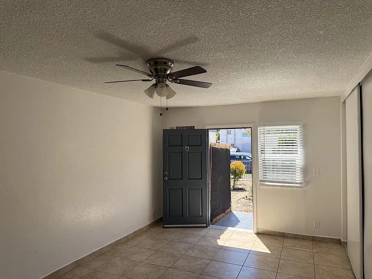 14149 Vanowen St #5 — Photo 4