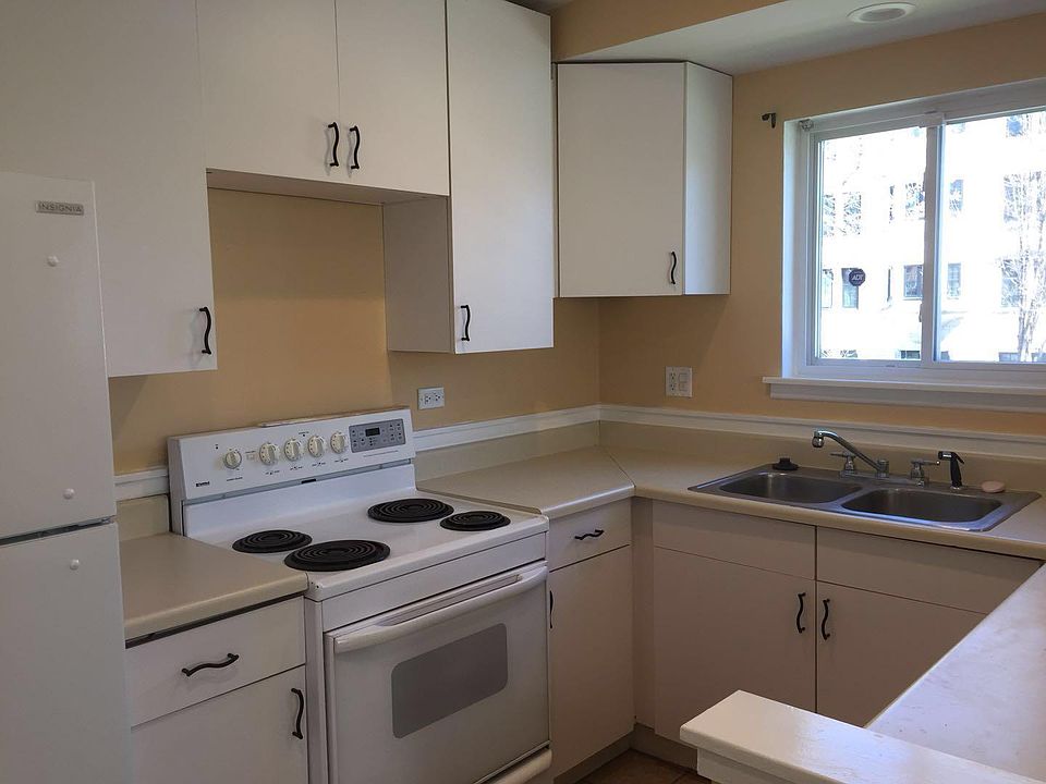 1st image of 327 Wisconsin Ave #3