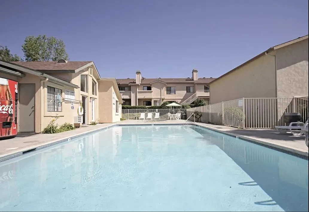 Fallbrook Hills Apartments — Photo 3