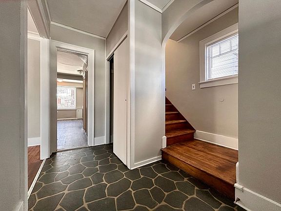 4th image of 823 Neland Ave SE