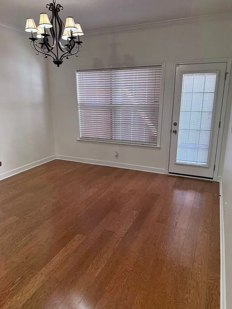 Beautiful 4 Bedroom Home — Photo 4