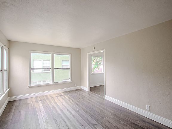 4th image of 4507-4519 N Banner Dr #4