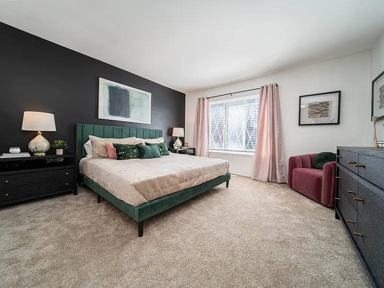 The Crossroads At Southfield Apartments — Photo 9