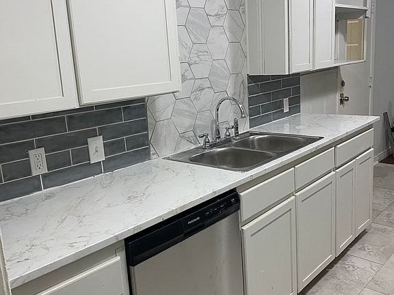 4th image of 4828 Melita Ave