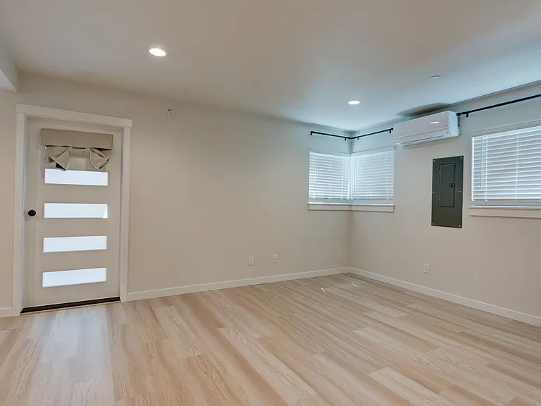 476 SE Barrington Dr #D — Photo 15