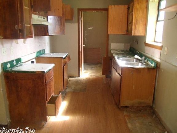3rd image of 25 Dartwood St