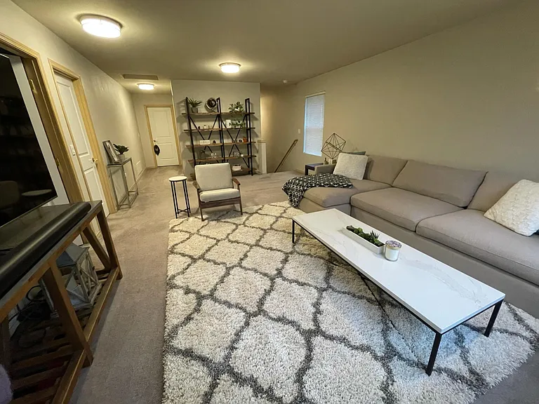 Large loft/den area upstairs
