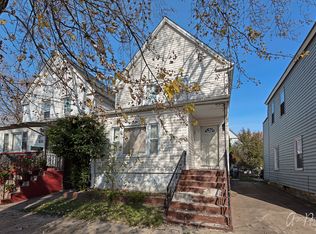 604 W Water St, Waukegan, IL 60085