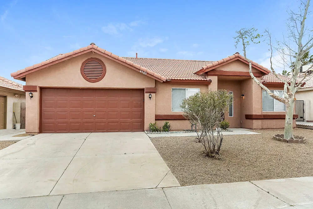 3 bed, 2.0 bath, 1359 sqft, $2,115 — Photo 1