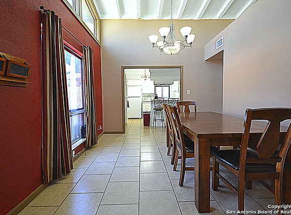 4th image of 9515 Gloria Dr