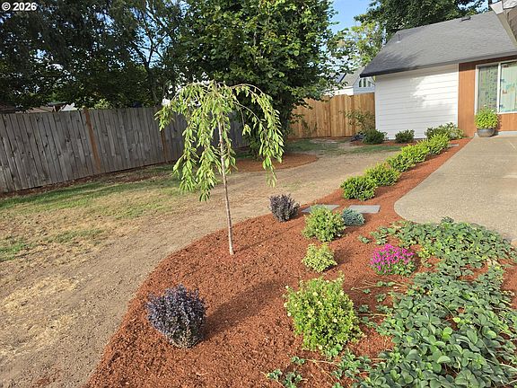 4th image of 740 SE 18th Ave