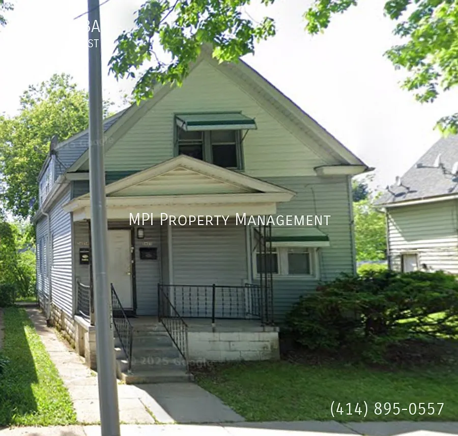 2 Bedroom, 1 Bathroom Apartment for Rent 3405A N. 10th Street, Milwaukee — Photo 1