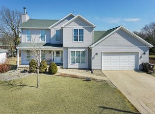 403 Cobblestone Dr, Heyworth, IL