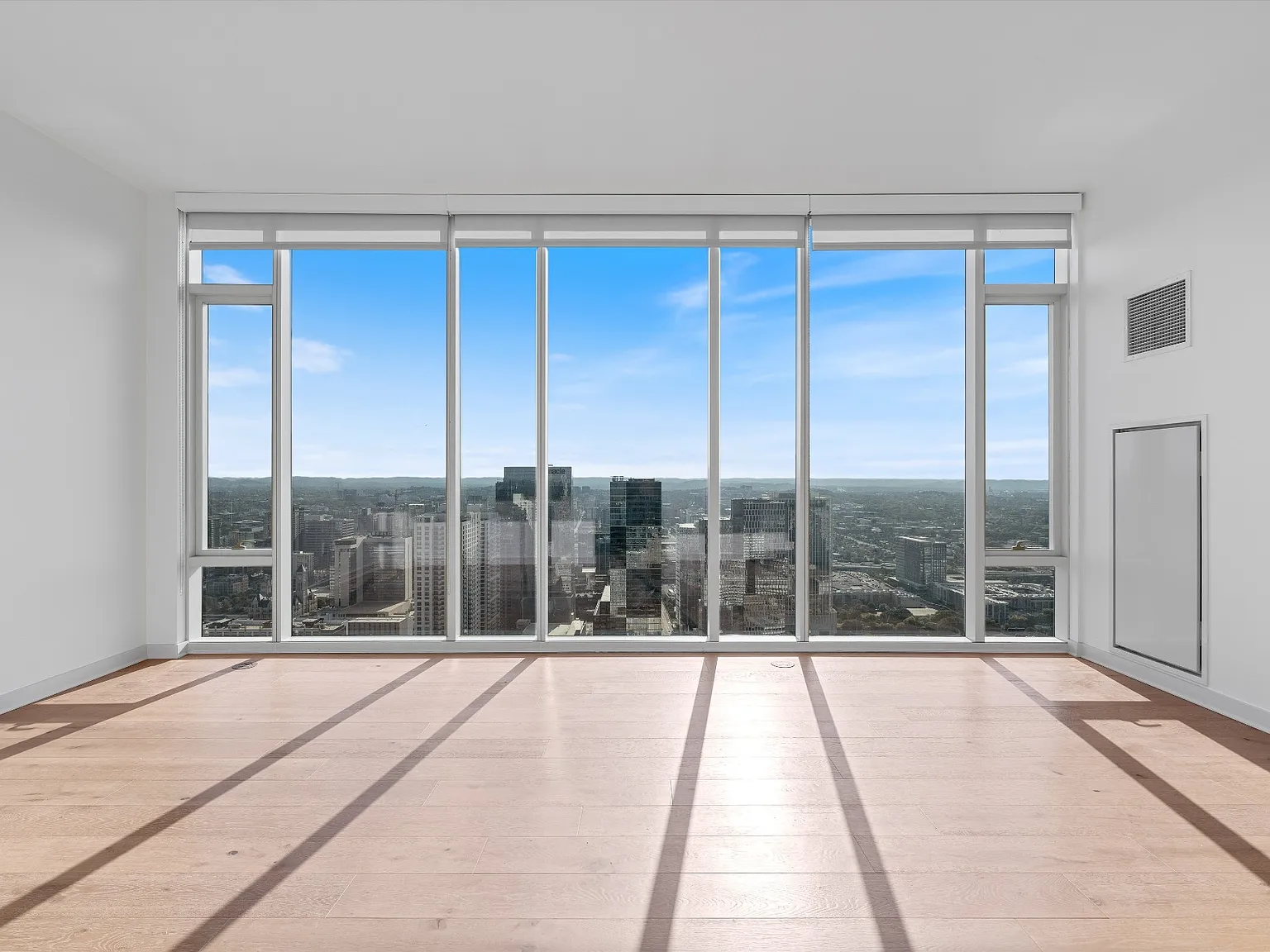 1 bed, 1.0 bath, 738 sqft, $2,500 — Photo 2
