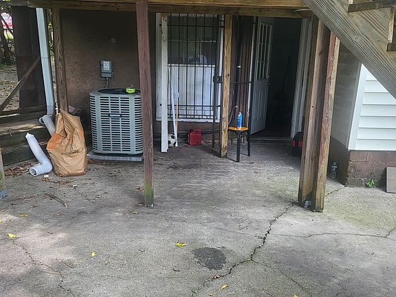 5th image of 3703 Jackson Ave #Basement