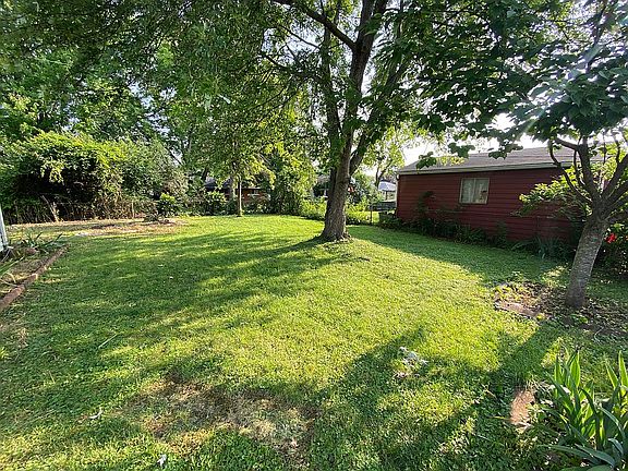 3rd image of 320 Windsor Ct