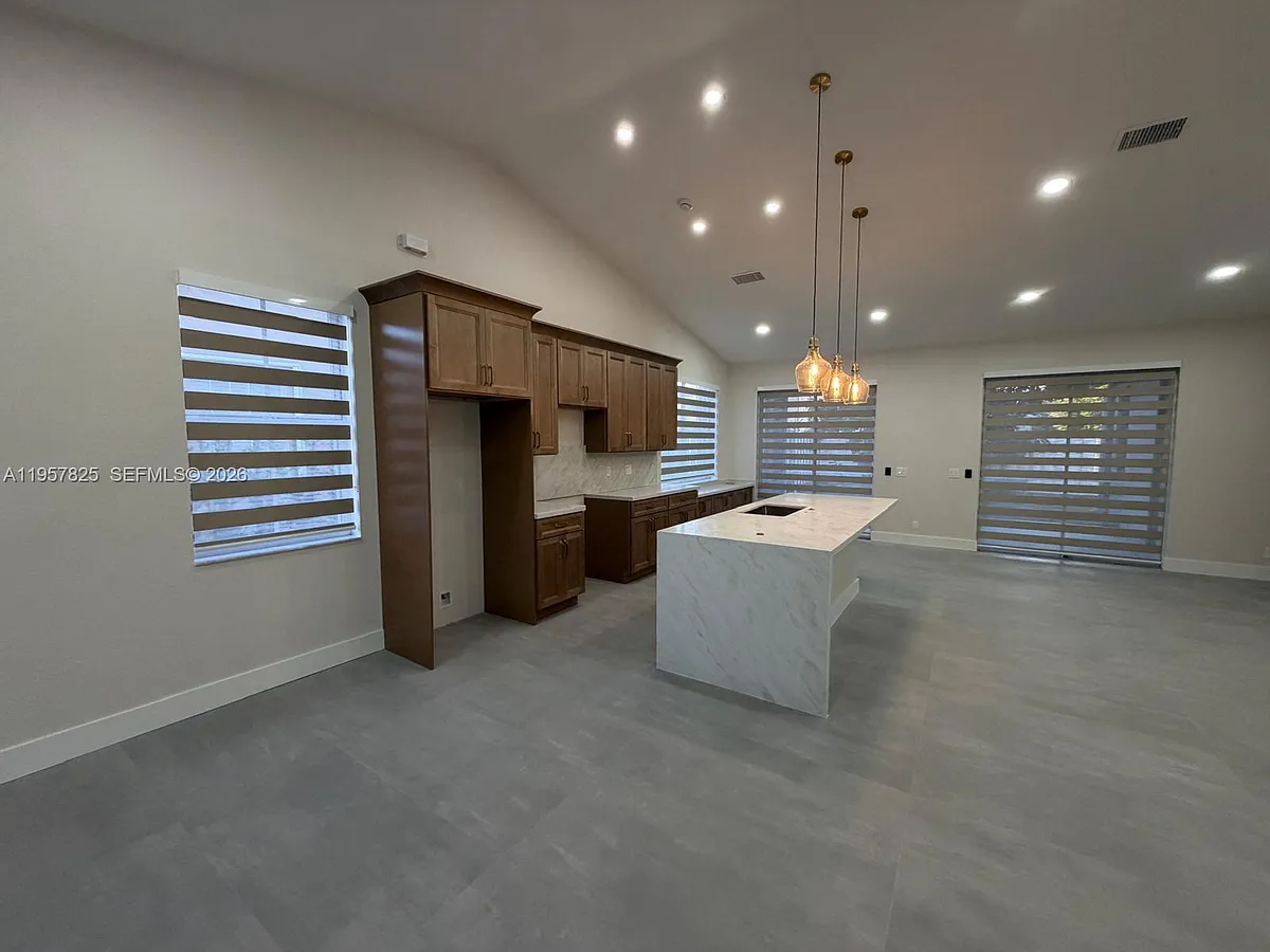 Building Photo - 755 Falling Water Rd