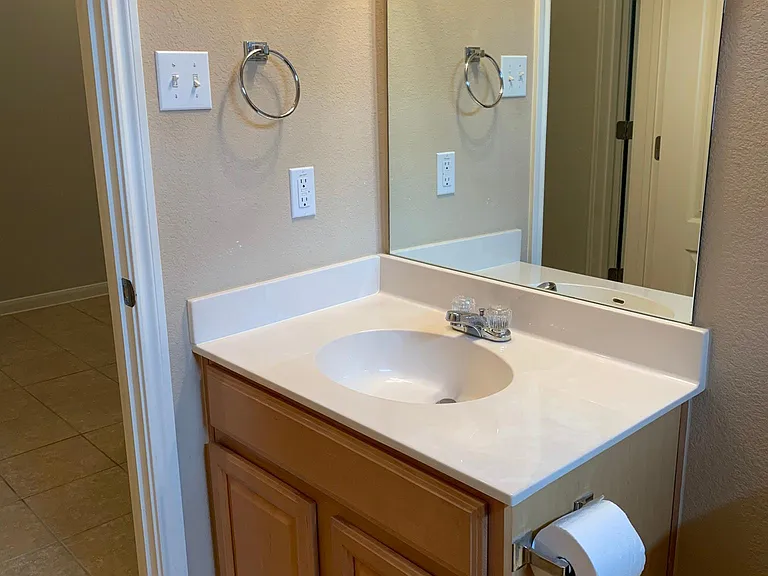 2044 Amur Dr — Photo 17