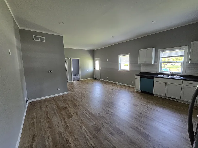 505 Carlton St — Photo 8