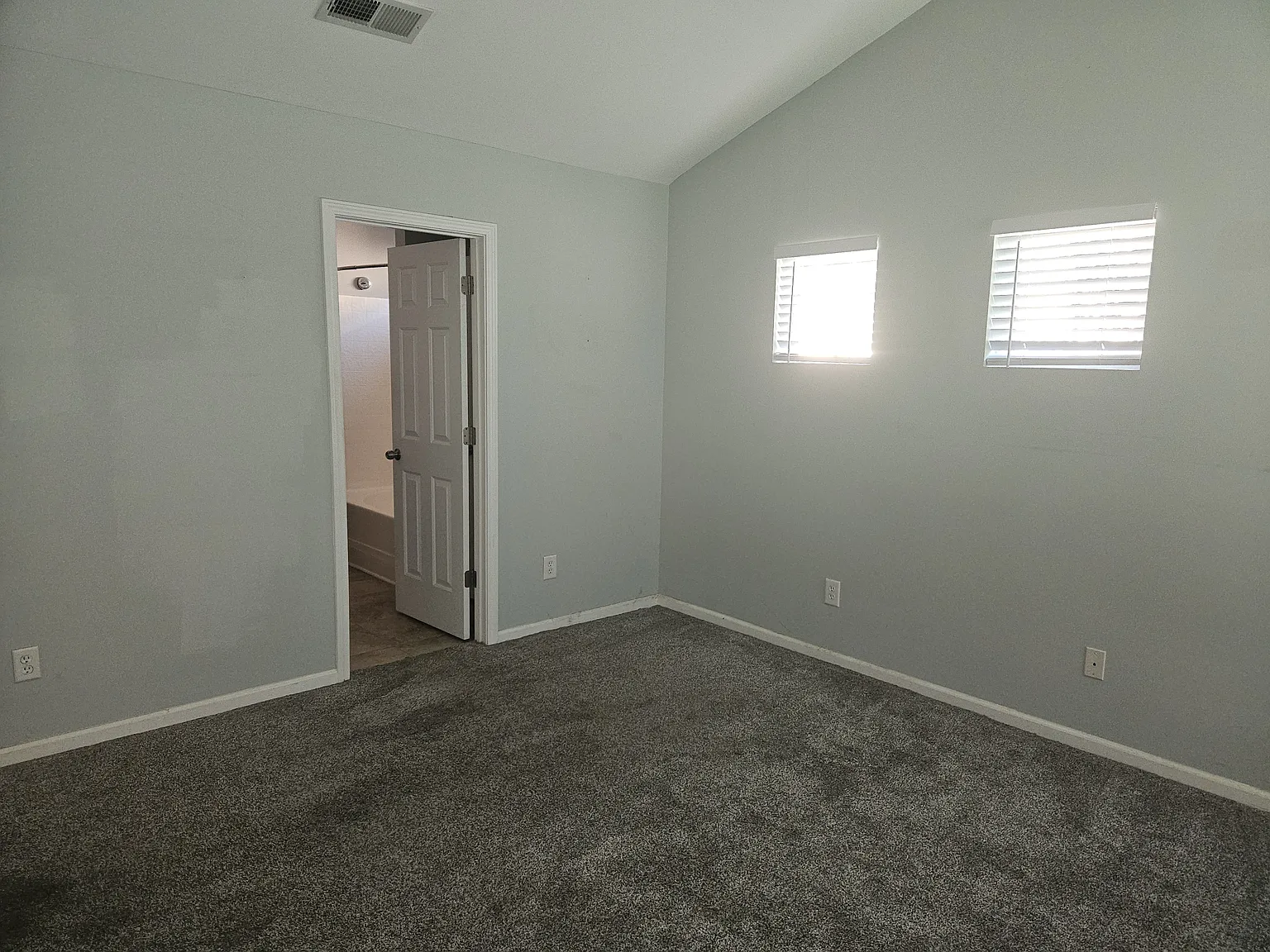 4 bed, 1841 sqft, $1,300 — Photo 3