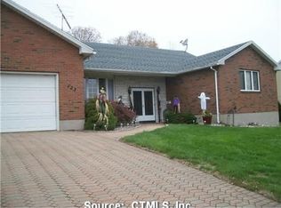 123 Surrey Dr, Wethersfield, CT 06109