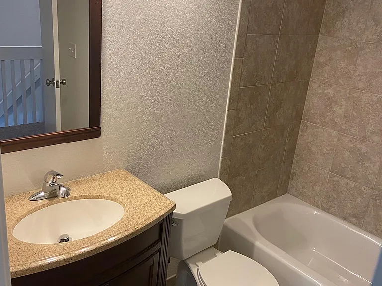 1282 Milo Cir #B — Photo 11