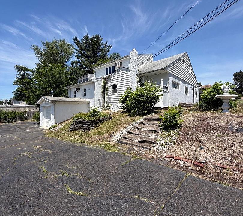 1st image of 1916 Fernbrook Ave