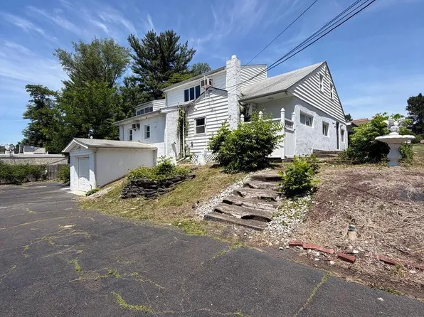1916 Fernbrook Ave, Trevose, PA 19053