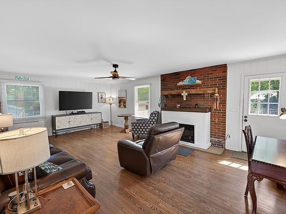 4th image of 833 Leeville Rd