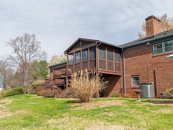 3rd image of 631 Montei Dr