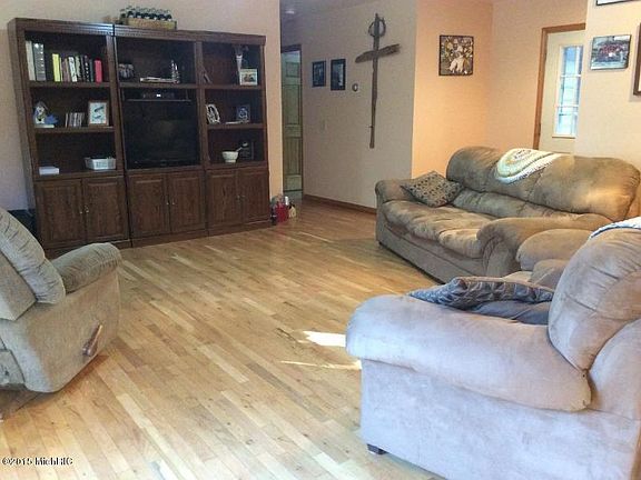 4th image of 19833 Heights Circle Dr
