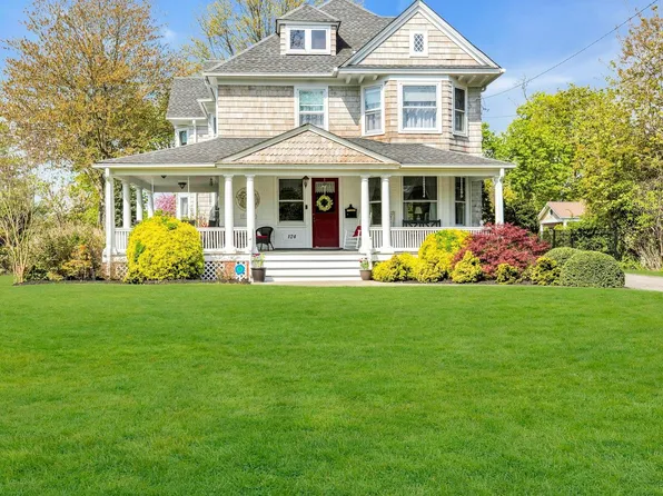124 Handsome Avenue, Sayville, NY 11782