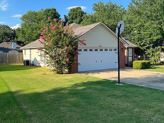 2nd image of 2106 Wingate Dr