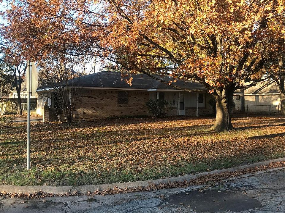1st image of 610 Oxford Ave