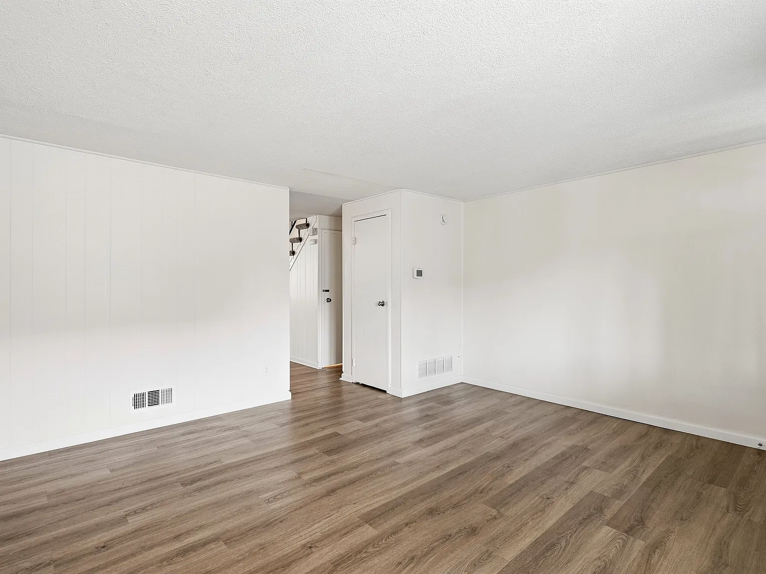 3 bed, 1.5 bath, 1024 sqft, $1,995 — Photo 4