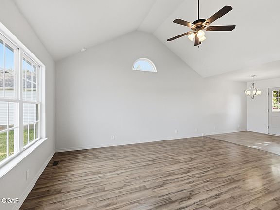 2nd image of 936 N Main St