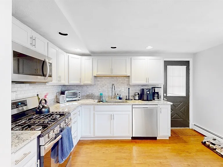 4 Saginaw Ave #2 — Photo 3