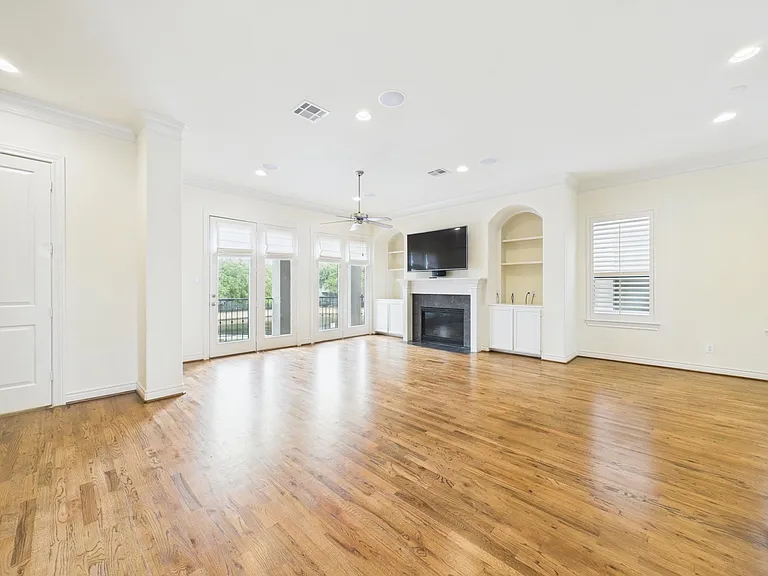 11025 Sherwood Grv — Photo 11