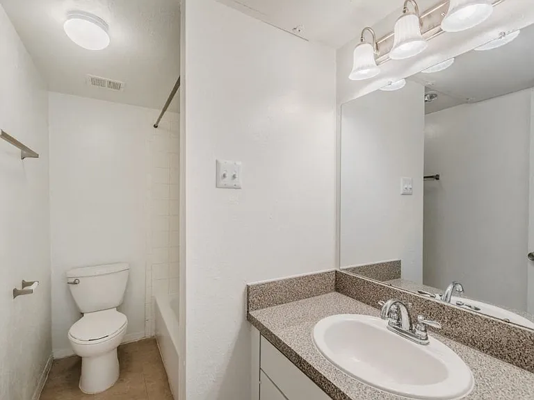 Shenandoah Apartments — Photo 19