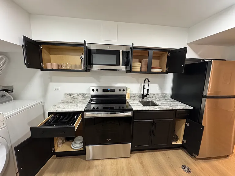 3059 W Augusta Blvd #B — Photo 9