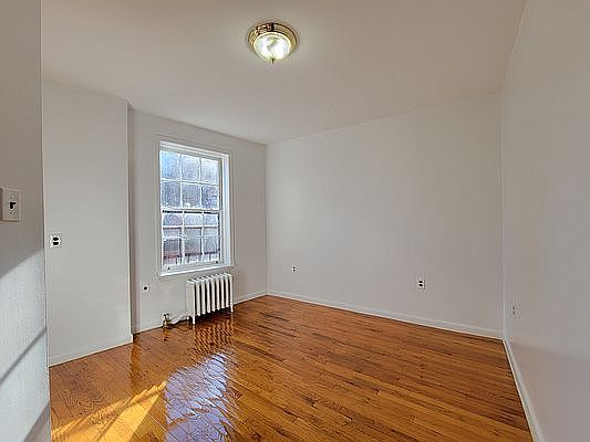1st image of 39 Greenwich Ave #11