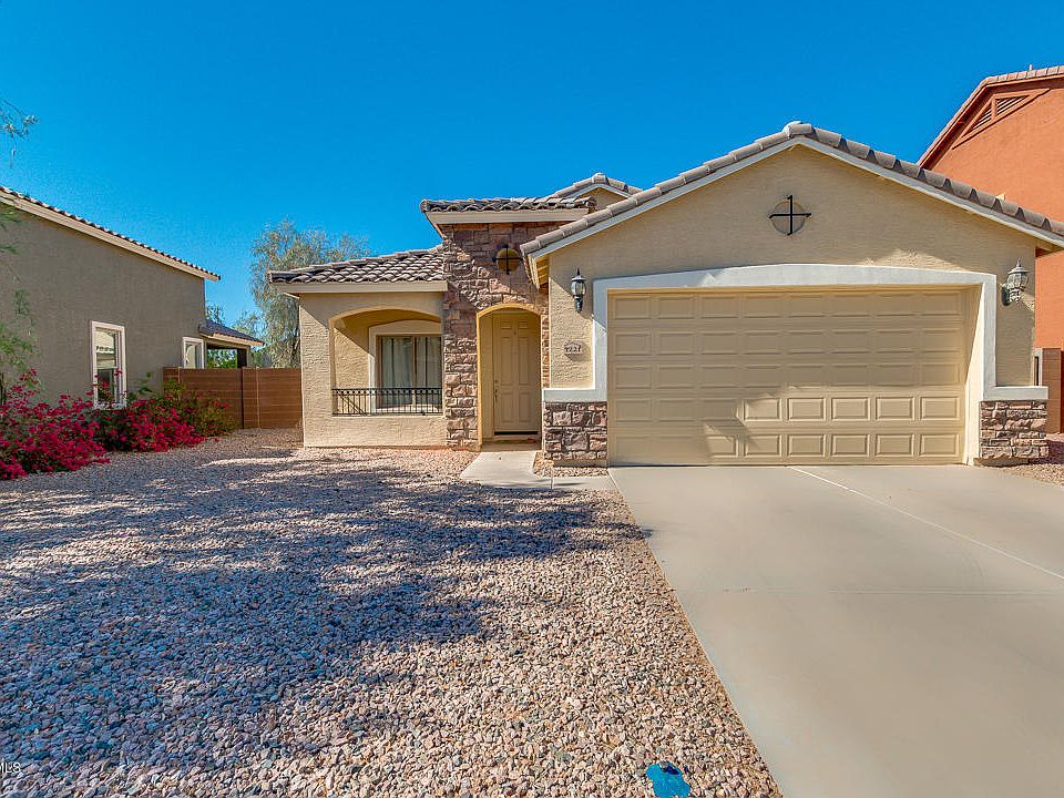 1st image of 1221 E Prickly Pear St