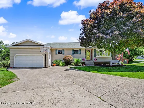 212 Tulip Cir, Clarks Summit, PA 18411