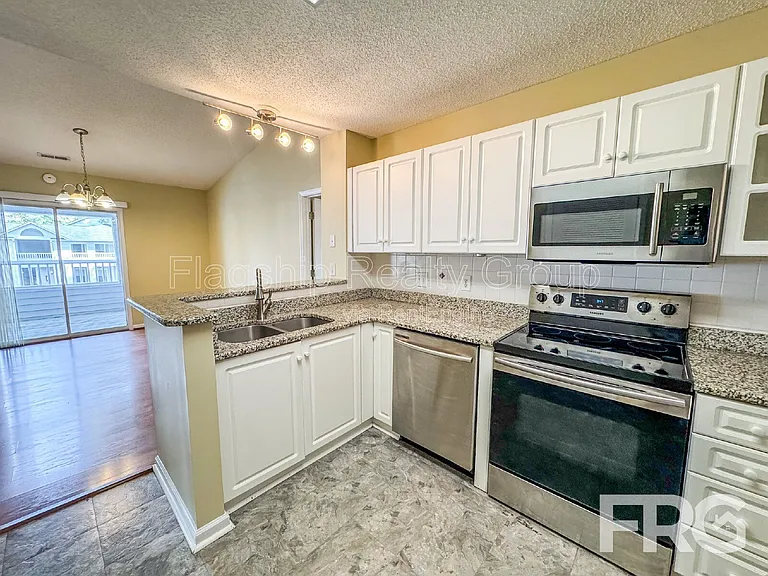 3306 Mulberry Ln #E — Photo 17