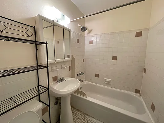 Rented by Contact Realty | media 4