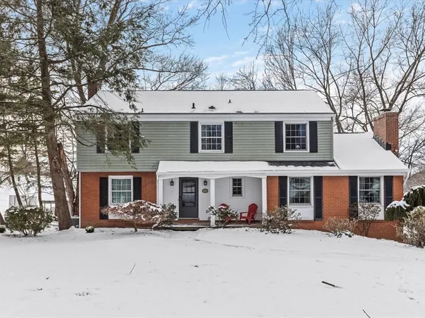 1561 King Charles Dr, Pittsburgh, PA 15237