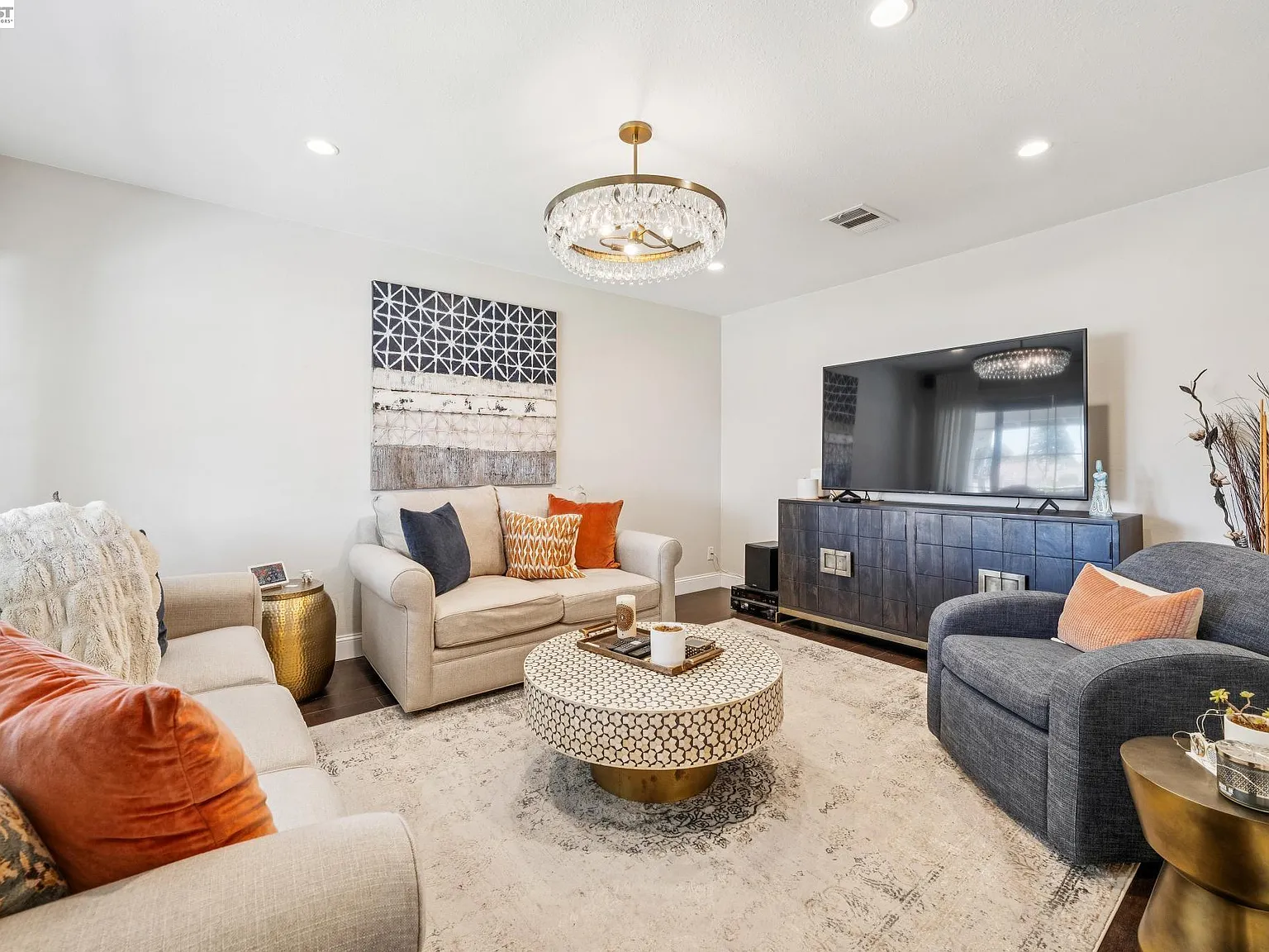 3 bed, 1320 sqft, $4,800 — Photo 3